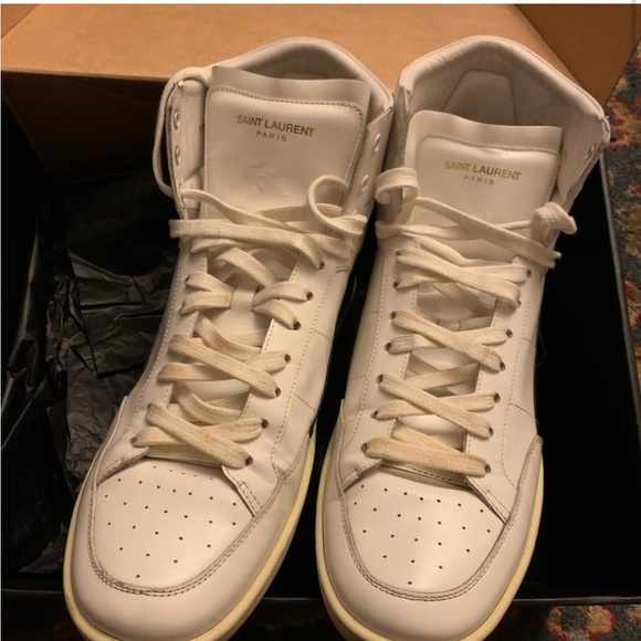 Saint Laurent high top sneakers
Good condition- barely worn
Original box - Picture 2 of 4